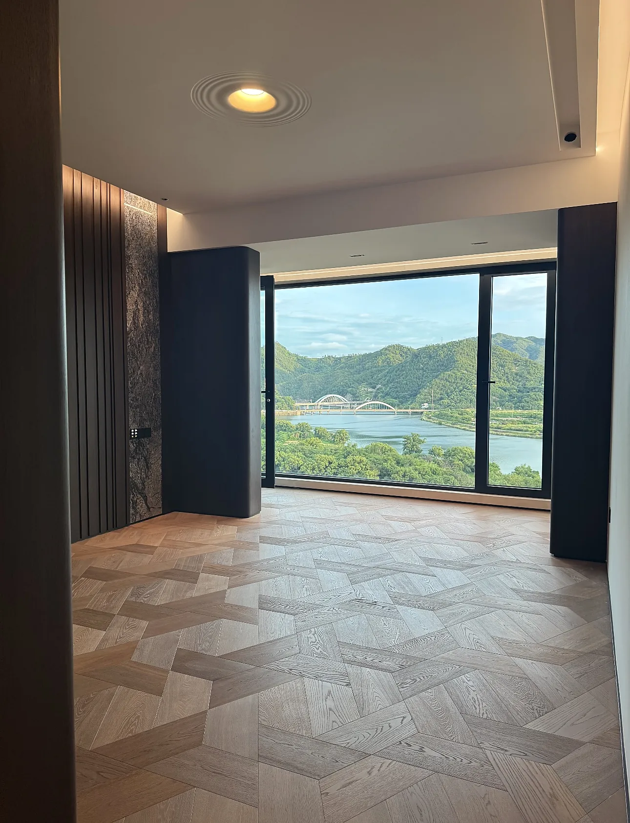 Hexagon Parquet image 3